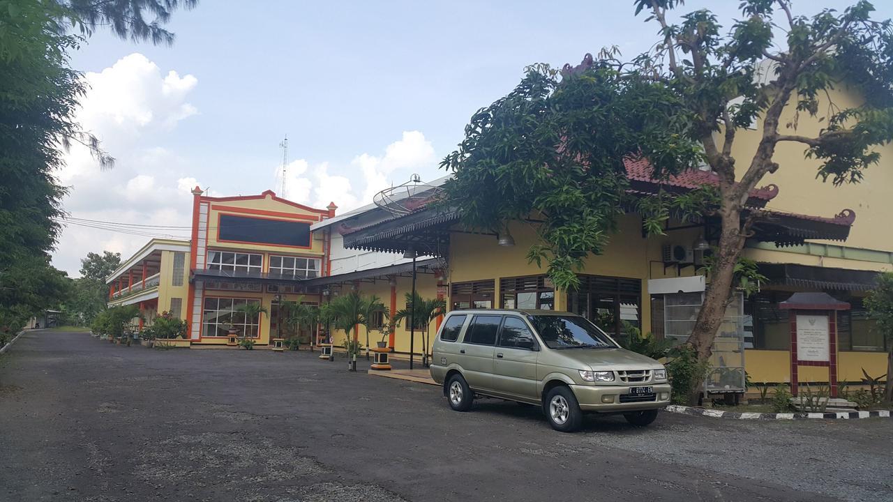 Sinar Bintang Hotel Cepu Exterior photo
